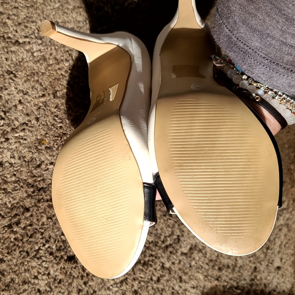 Signature NEW black & white Anikka 👠 heels sz7 - Picture 4 of 4